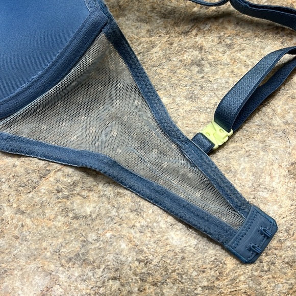 Victoria’s Secret Push Up 34DD EUC - Picture 4 of 5